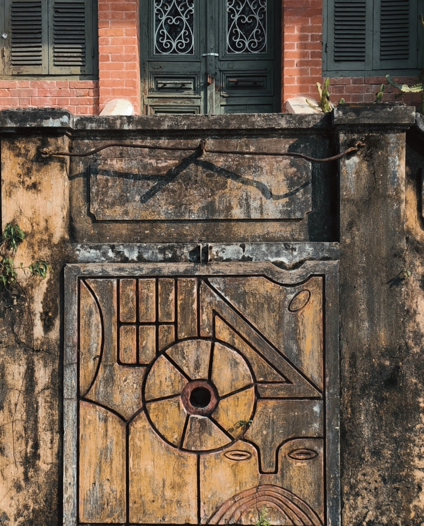 Hué porte tout. Même ses contradictions. architecture hue vietnam (12)