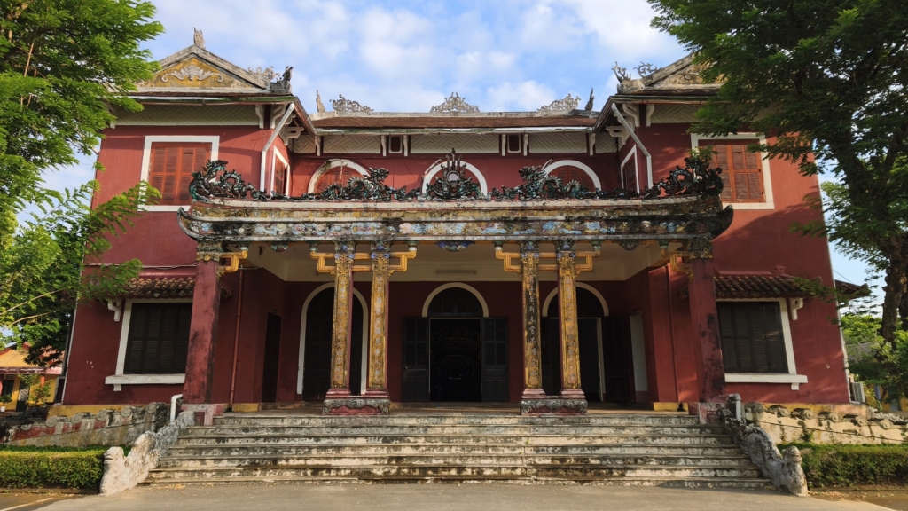 Hué porte tout. Même ses contradictions. architecture hue vietnam (8)