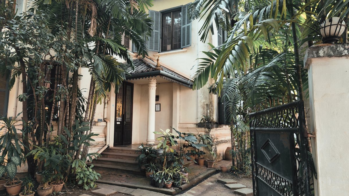 La drôle de famille coloniale de Vientiane