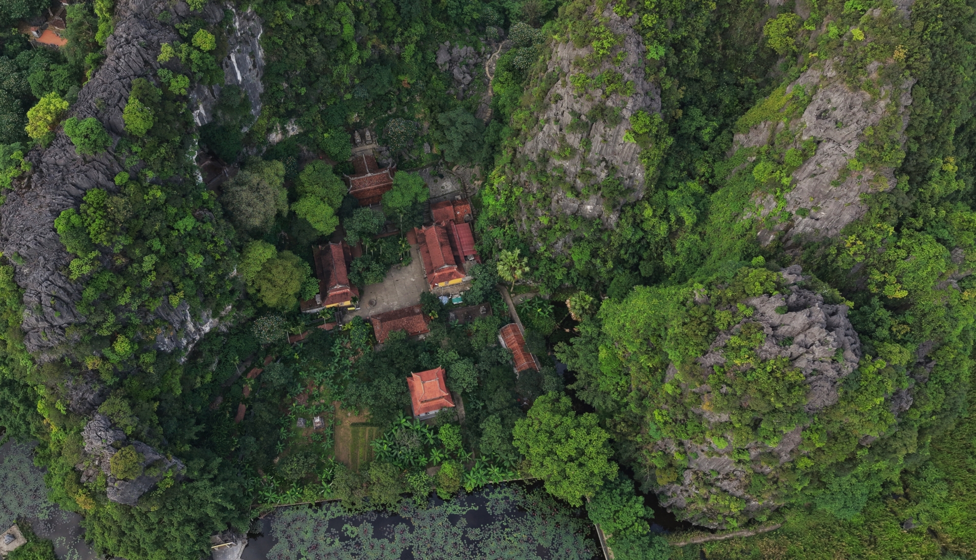 Ninh Binh : les mises en scène spatiales du sacré default
