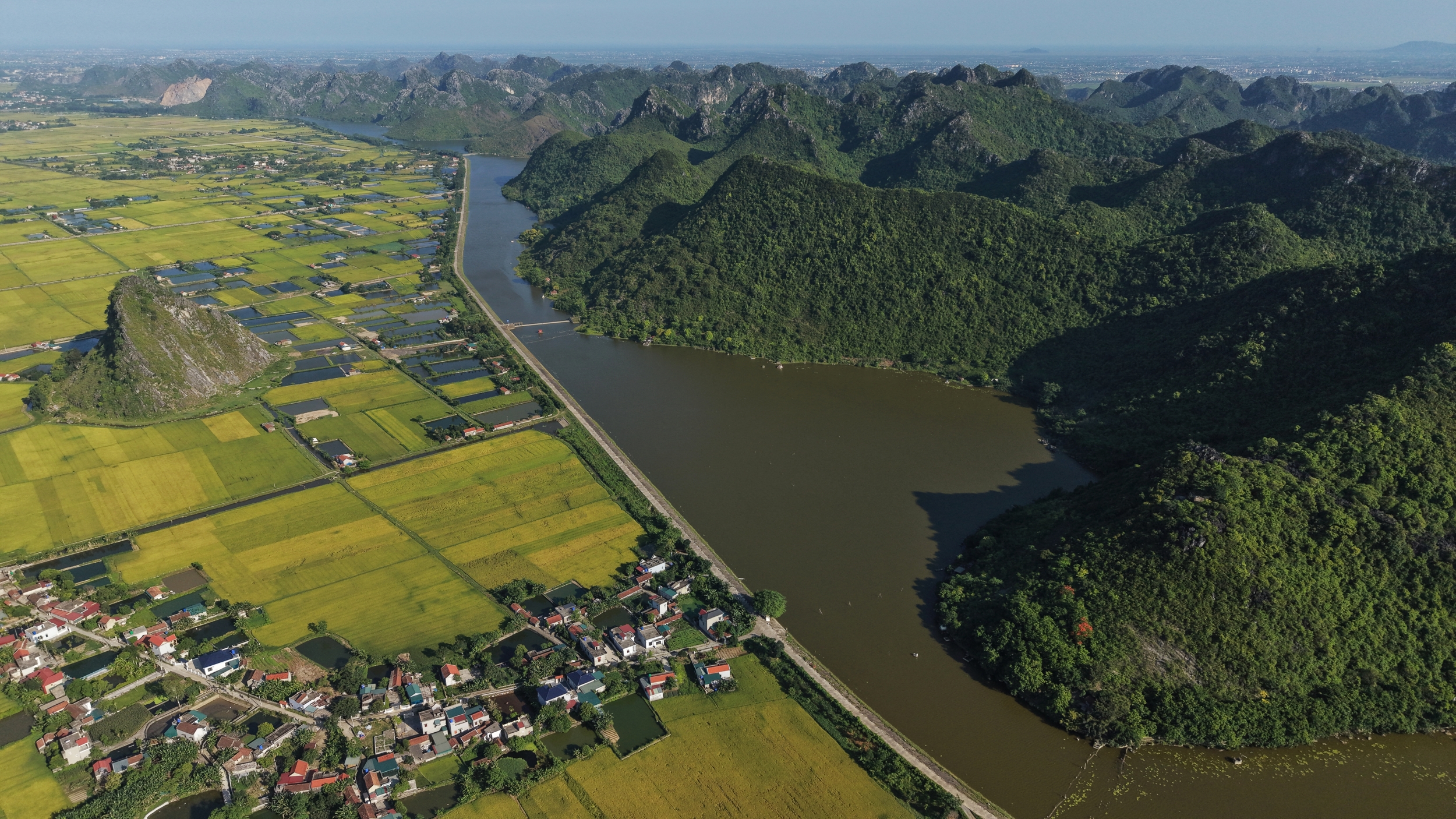 Ninh Binh : les mises en scène spatiales du sacré default